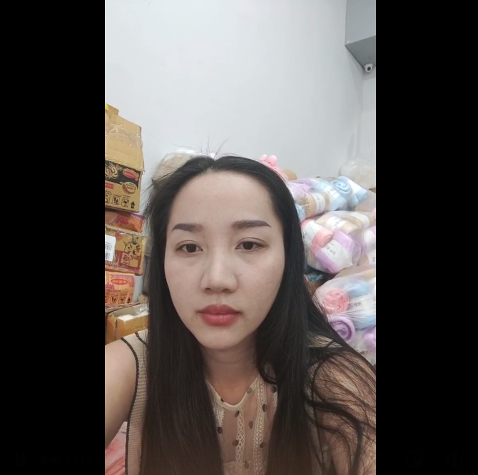 Vợ Lê Dương Bảo Lâm trở lại livestream sau khi bị phạt vài chục triệu vì bán hàng giả