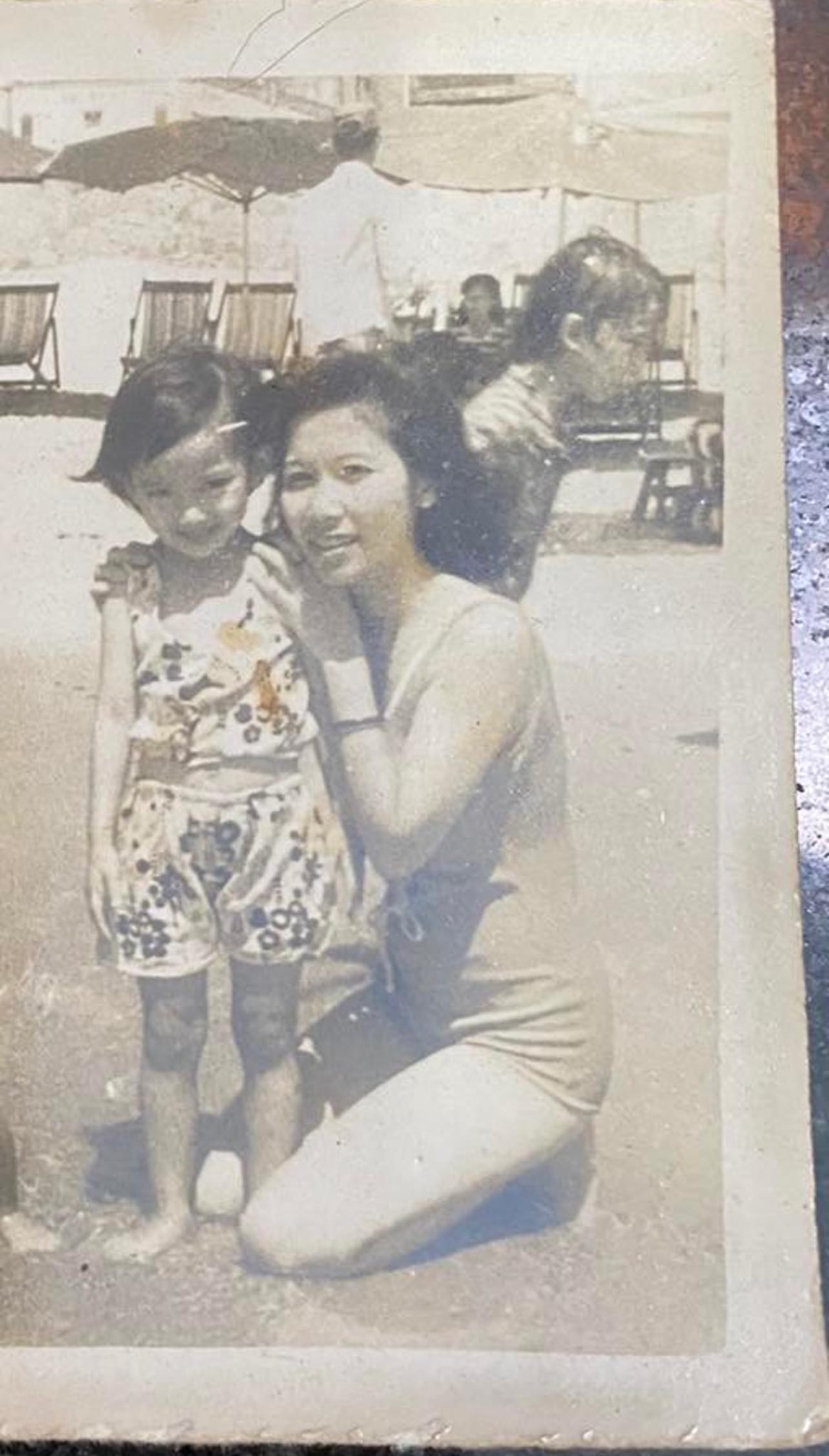 Sau 1 năm mất mẹ, Kim Hiền bật khóc trong ngày giỗ đầu: Nhớ, đau và nước mắt nuốt vào trong