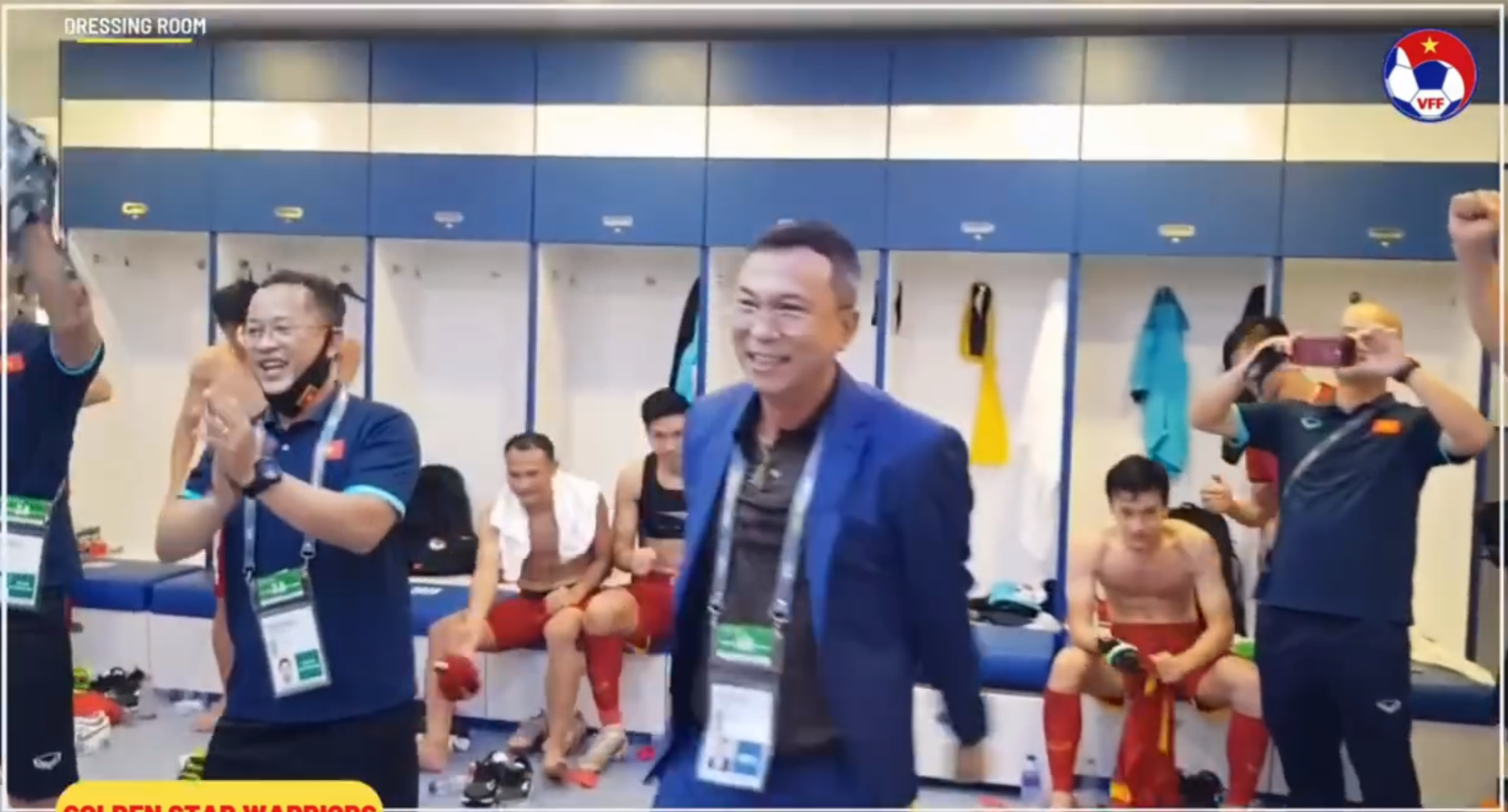 Đội tuyển Việt Nam ca hát nhảy múa trong phòng thay đồ, dân mạng tấm tắc khen: Nhạc này quá mlem