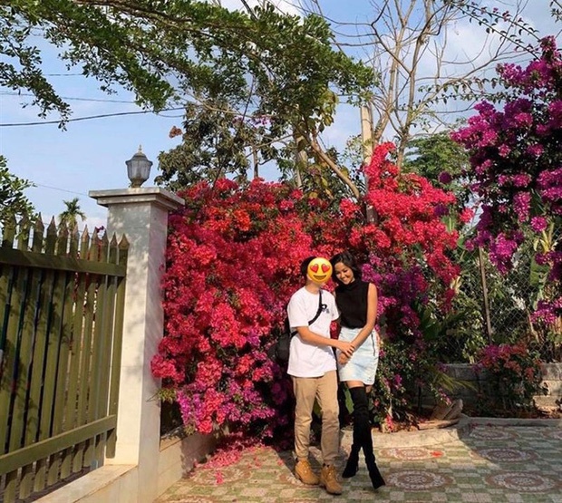 HHen Niê khoe được ai đó tặng lắc vàng, kèm theo status ẩn ý như nối lại tình xưa với bạn trai cũ H'Hen Niê khoe được ai đó tặng lắc vàng, kèm theo status ẩn ý như 'nối lại tình xưa' với bạn trai cũ - ảnh 2