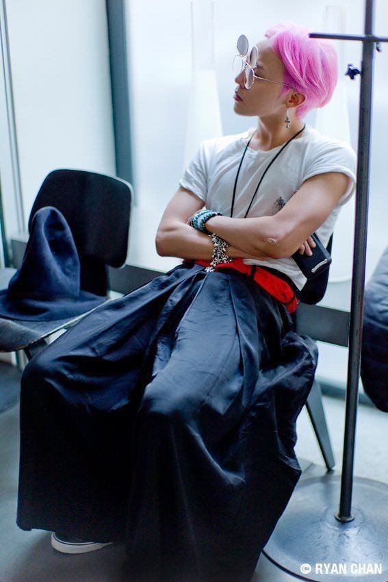 G-Dragon (BIGBANG) được biết đến là 'ông hoàng thời trang' không chỉ ở K-Pop mà còn trên toàn thế giới. Không có gì ngạc nhiên khi anh ấy là một trong những nam thần tượng đầu tiên sở hữu chiếc váy trong tủ quần áo của mình!