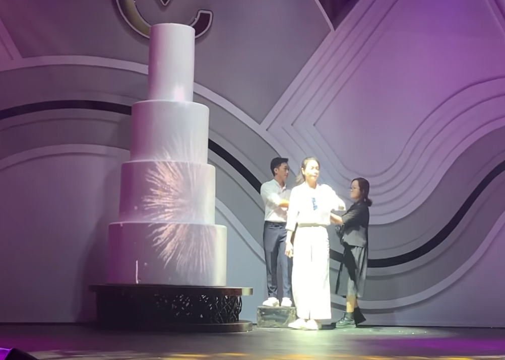 Cường Đô La hé lộ clip tập dượt lễ cưới từ 2 năm trước, màn rinh bục đứng cạnh Đàm Thu Trang mới 'tấu hài' - ảnh 4
