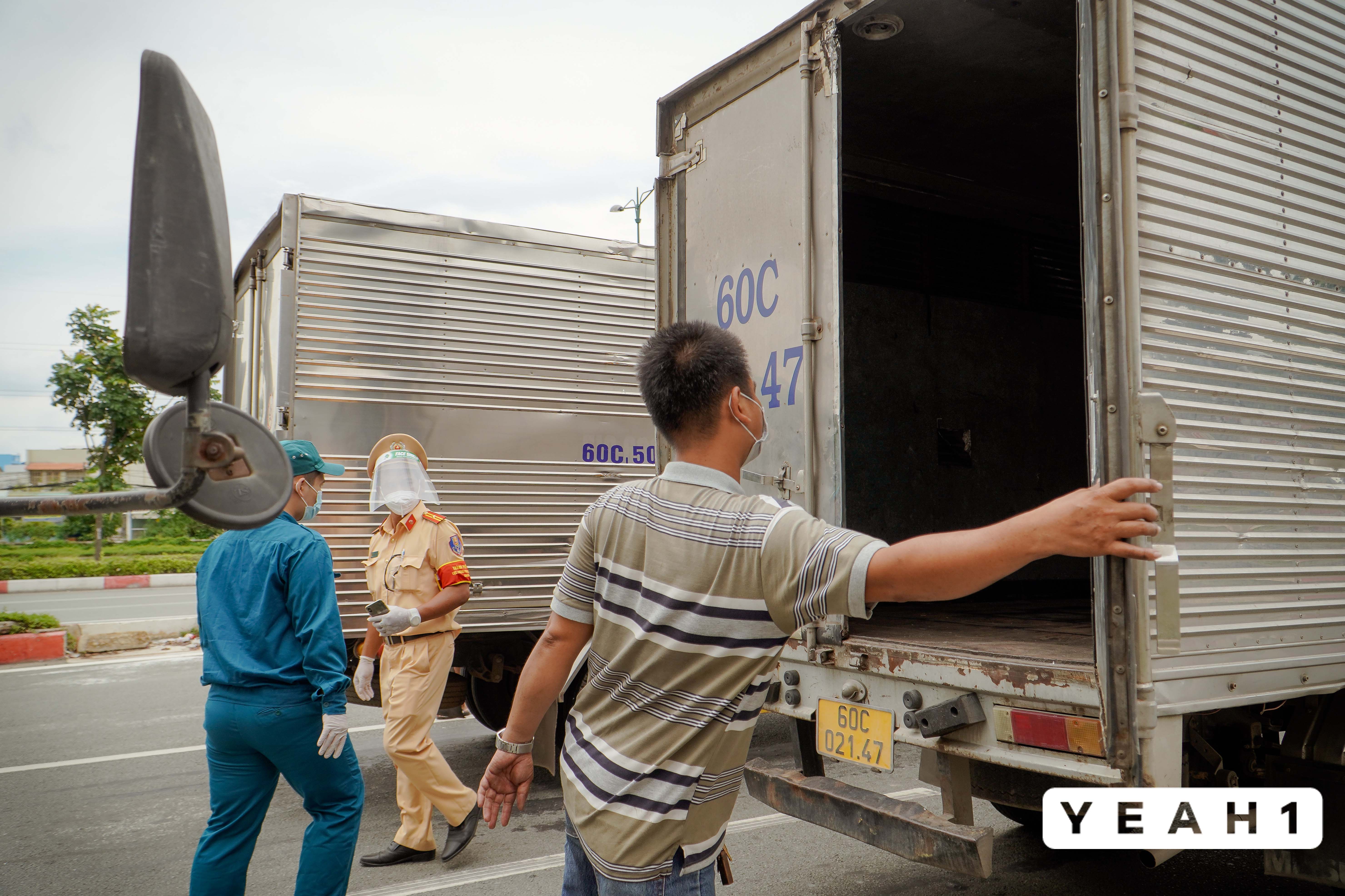 Chốt kiểm soát tâm dịch trên đại lộ Phạm Văn Đồng: Người dân chấp hành tốt, không có trường hợp vi phạm - ảnh 5