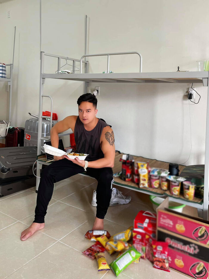Cao Thái Sơn chia sẻ những ngày đầu cách ly tại Việt Nam: Dù ăn mì gói cũng cảm thấy ngon