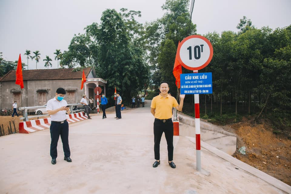 Cầu dân sinh ở Nghệ An, có đề tên đầy đủ của Mạnh thường quân. Ngoài ra, FC còn đề cập thêm đến một số công trình từ thiện khác.
