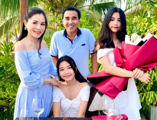 MC Quyền Linh khoe bữa cơm đoàn viên cùng con gái sau 4 tháng rong ruổi làm thiện nguyện