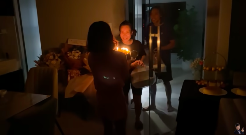 Tiết Cương bí mật tổ chức sinh nhật cho Việt Hương, nhiều món quà ý nghĩa khiến nữ nghệ sĩ xúc động - ảnh 3