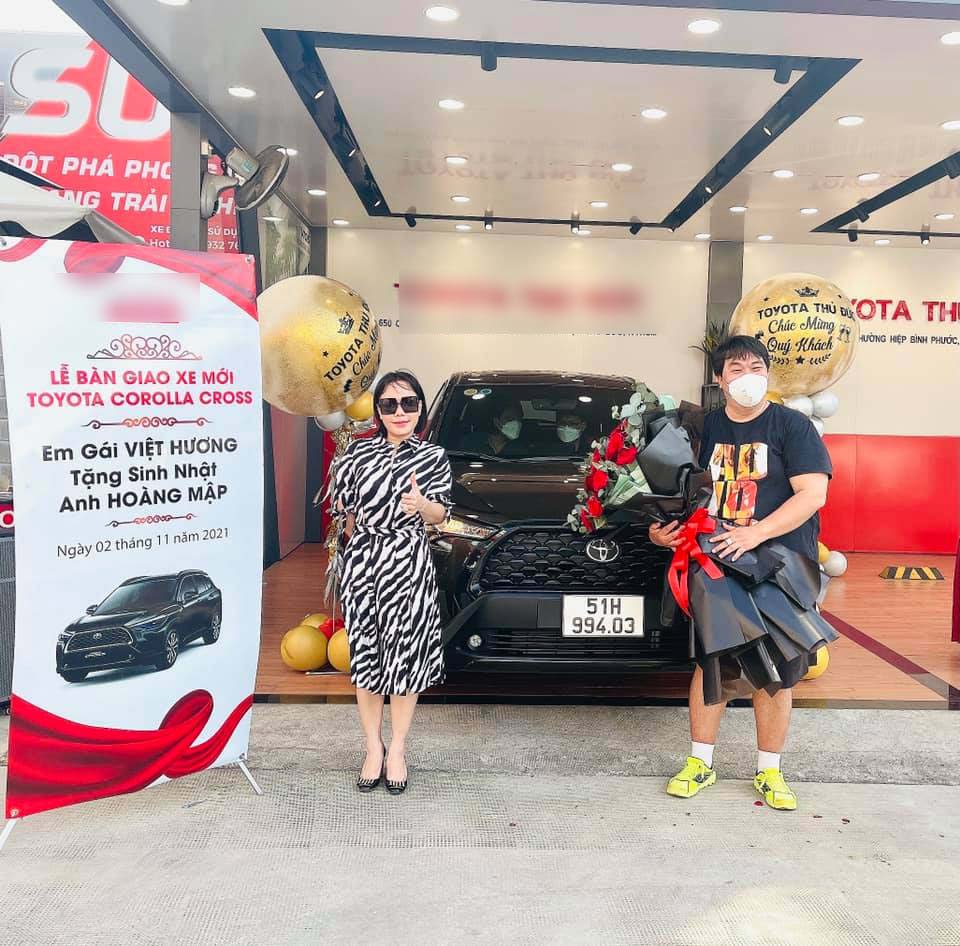 Vợ chồng Việt Hương tặng xe ô tô cho diễn viên Hoàng Mập nhân ngày sinh nhật - ảnh 2