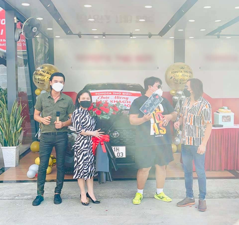 Vợ chồng Việt Hương tặng xe ô tô cho diễn viên Hoàng Mập nhân ngày sinh nhật - ảnh 4