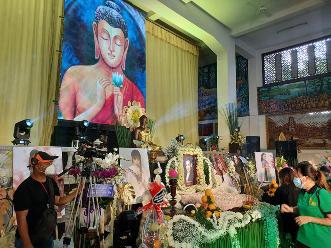 Quản lý Phi Nhung chia sẻ hiện tượng lạ sau thất 49 ngày mất của cố ca sĩ