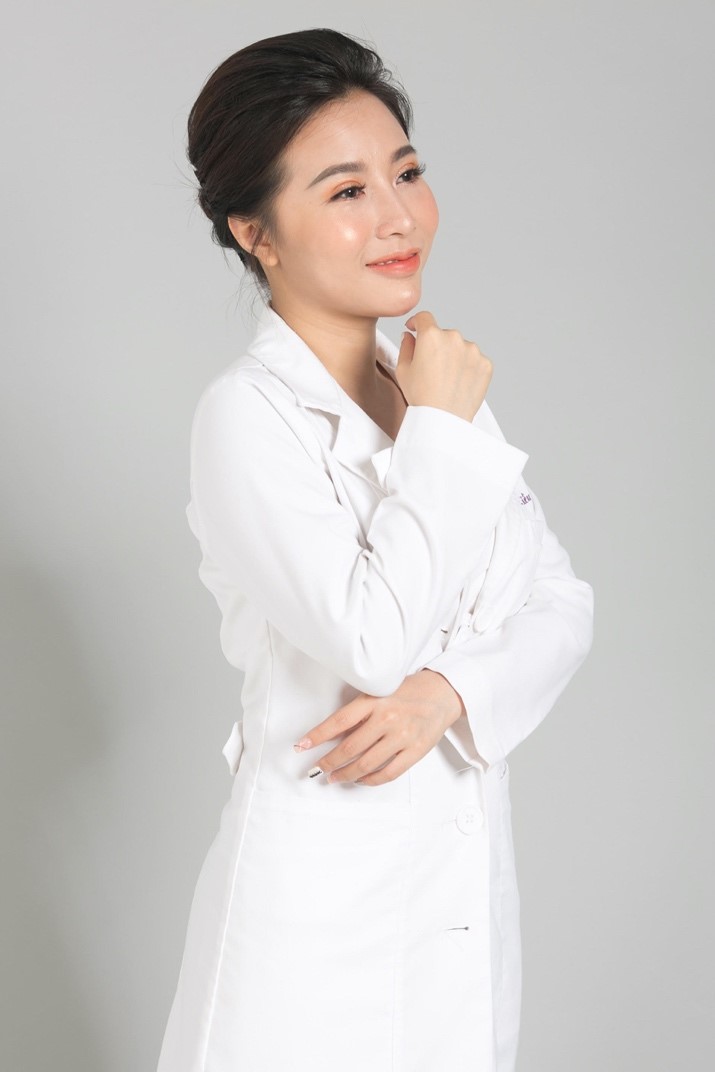 Chân dung Bác sĩ Ngô Kiều Khanh (Dr. Anna Khanh - Dermatologist)và những chia sẻ về câu chuyện với nghề Da liễu thẩm mỹ. 