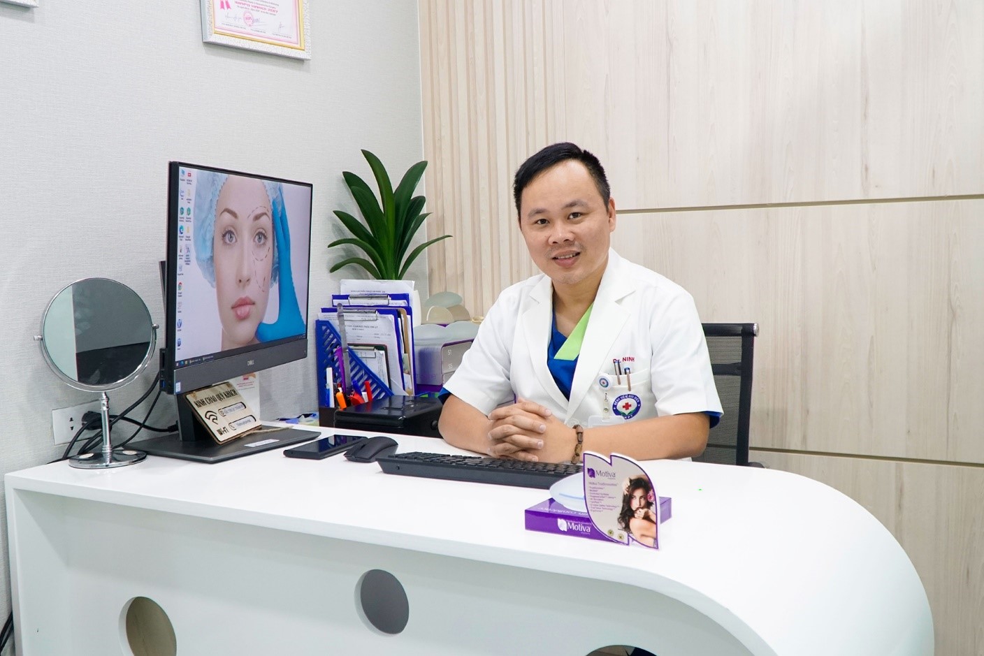  Ths.Bs Hoàng Mạnh Ninh – Trưởng Khoa Phẫu thuật Tạo hình và Thẩm mỹ, Bệnh viện Bưu điện 