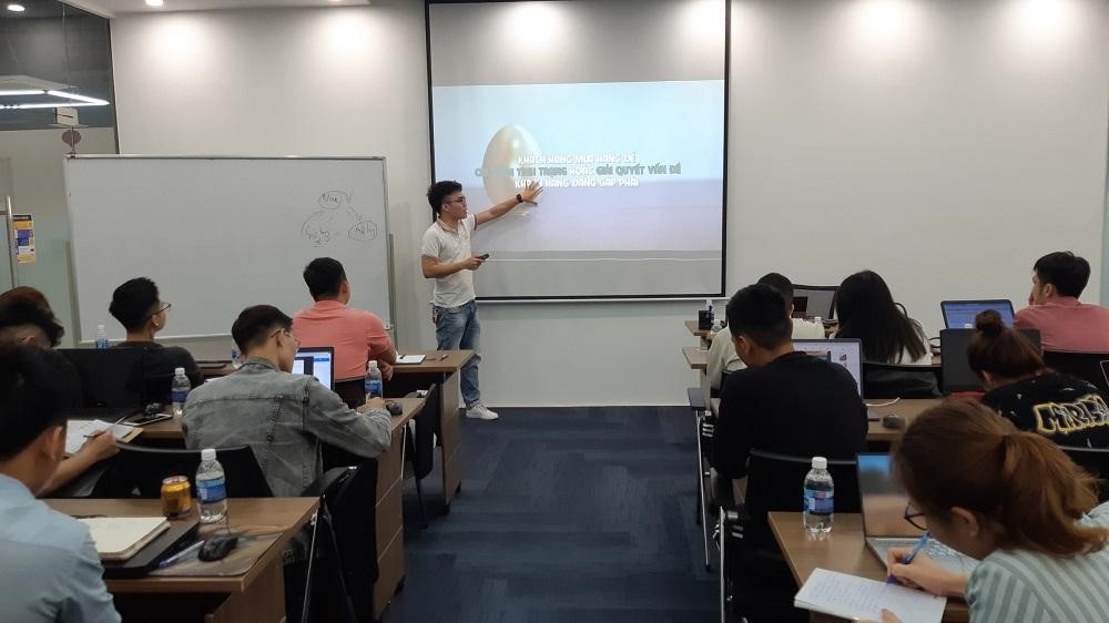  Ngoài thành công với sự nghiệp riêng, Nguyễn Công Thành (Otis Nguyen) còn làm tốt vai trò đào tạo kiến thức digital marketing, đặc biệt là TikTok Ads 