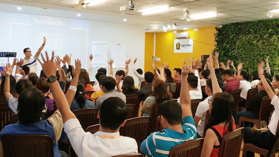 CEO của Tony Robbins Việt Nam vươn lên từ tuổi thơ nghèo khó - ảnh 3