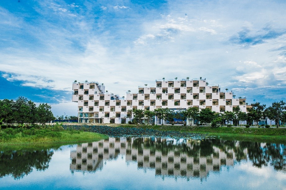  Tòa nhà giảng đường lớn nhất với diện tích sử dụng 11.065m2 tại FPT Hòa Lạc. 