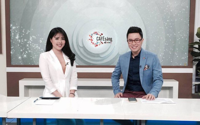 MC Phan Trang dẫn Cafe sáng VTV3 cùng MC Lê Anh