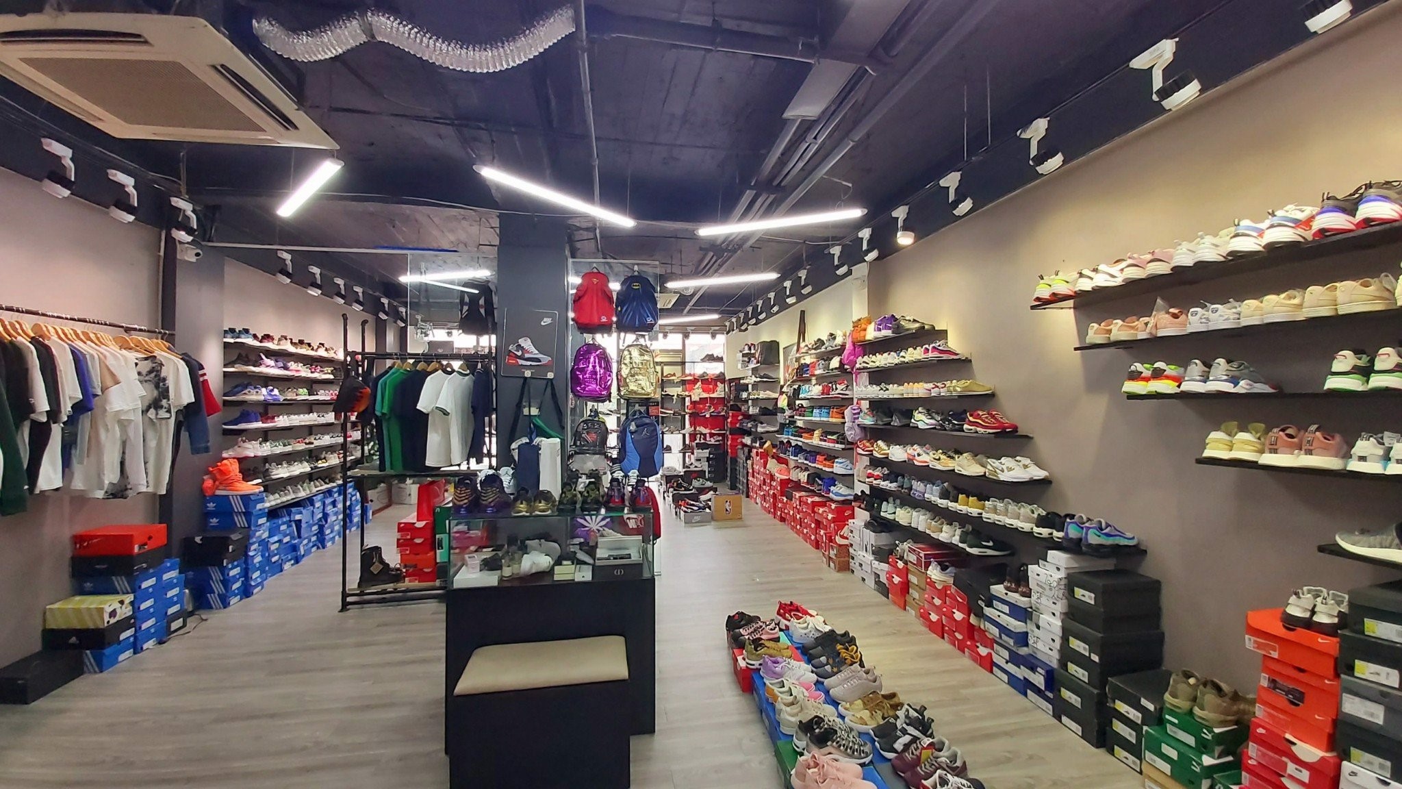 Authentic Shoes - Nhà phân phối các thương hiệu thời trang hàng đầu Việt Nam Authentic Shoes - Nhà phân phối các thương hiệu thời trang hàng đầu Việt Nam