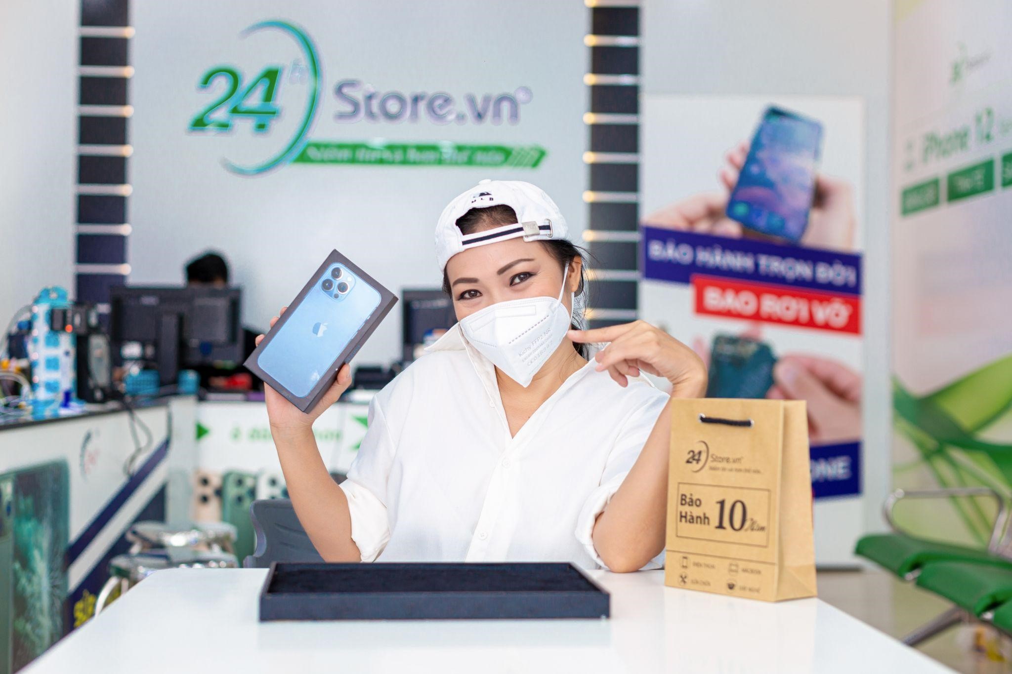  Phương Thanh bất ngờ ghé 24hStore lần thứ ba để mua iPhone 13 Pro Max VN/A 