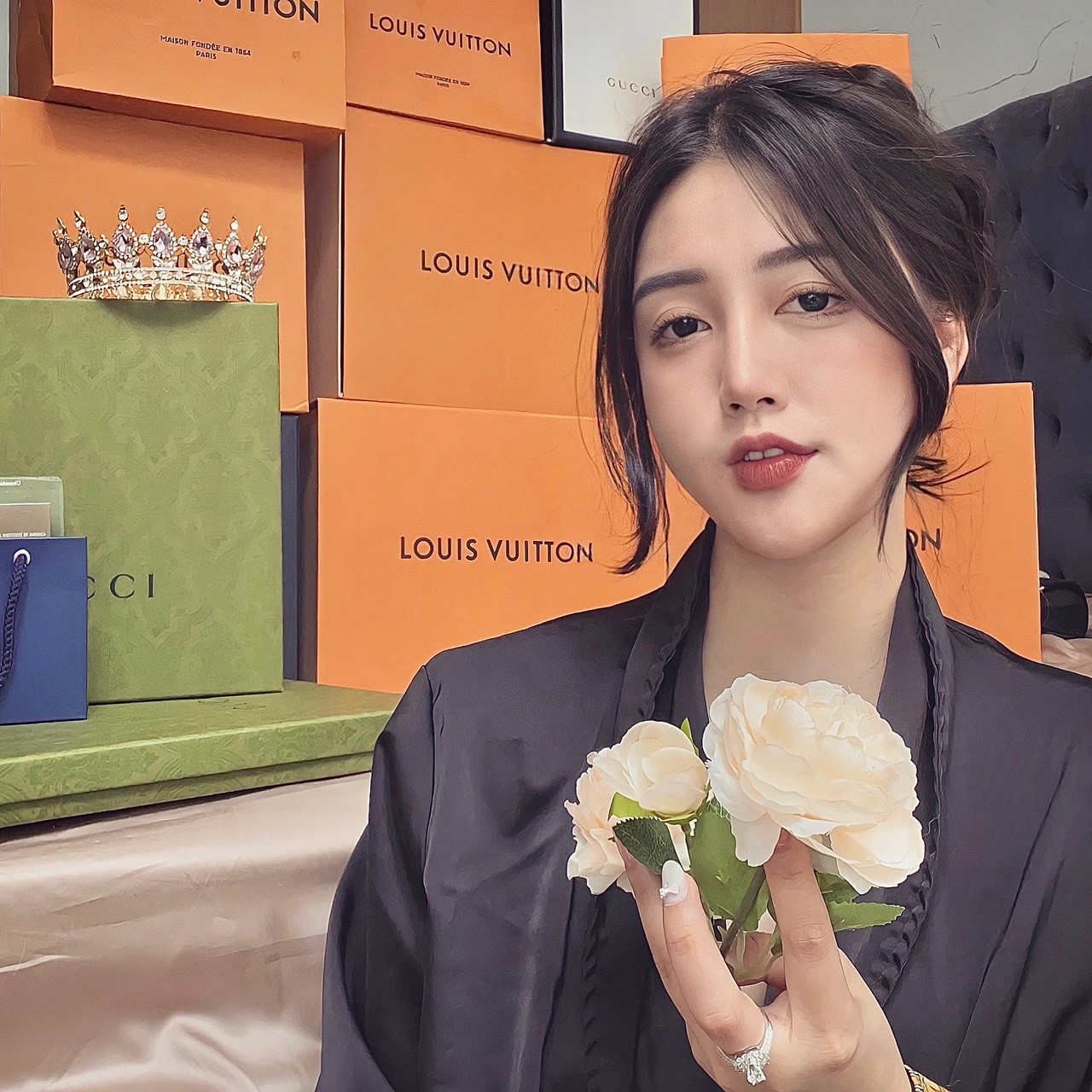 Rich kid tự thân sắm nhà riêng ở tuổi 18 Huyen Anh Le vô cùng yêu thích các thương hiệu xa xỉ