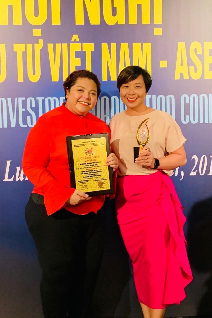  Abby Antonio và Hana Trần đại diện RSVP Vietnam nhận giải TOP 100 doanh nghiệp xuất sắc Đông Nam Á năm 2019 