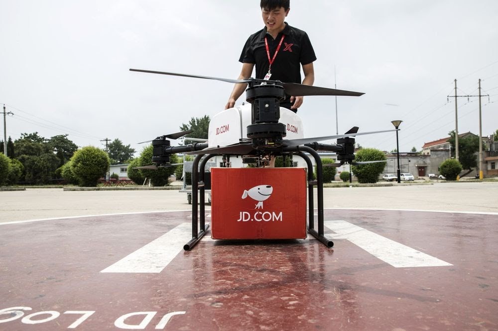  Drone được sử dụng để giao hàng  khi dịch Covid-19 bùng phát tại một số quốc gia (Ảnh: internet) 