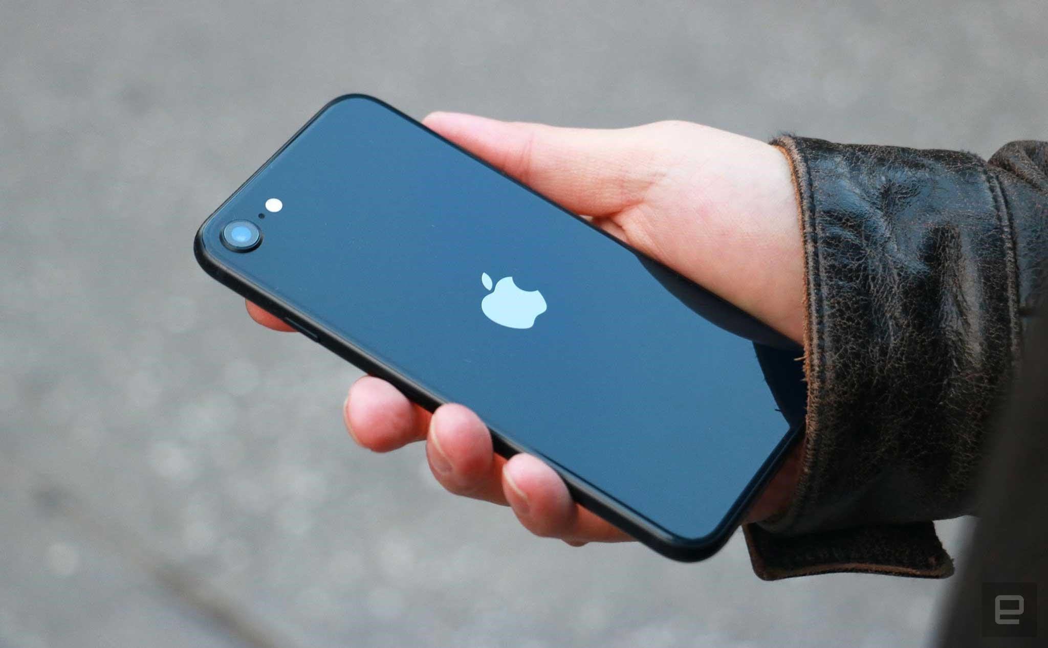 iPhone SE 2022 giá bao nhiêu? Smartphone 5G rẻ nhất Apple