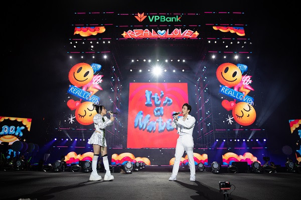 Đại nhạc hội Light Up Viet Nam do VPBank tổ chức bùng nổ không gian mạng với 3 triệu lượt xem livestream