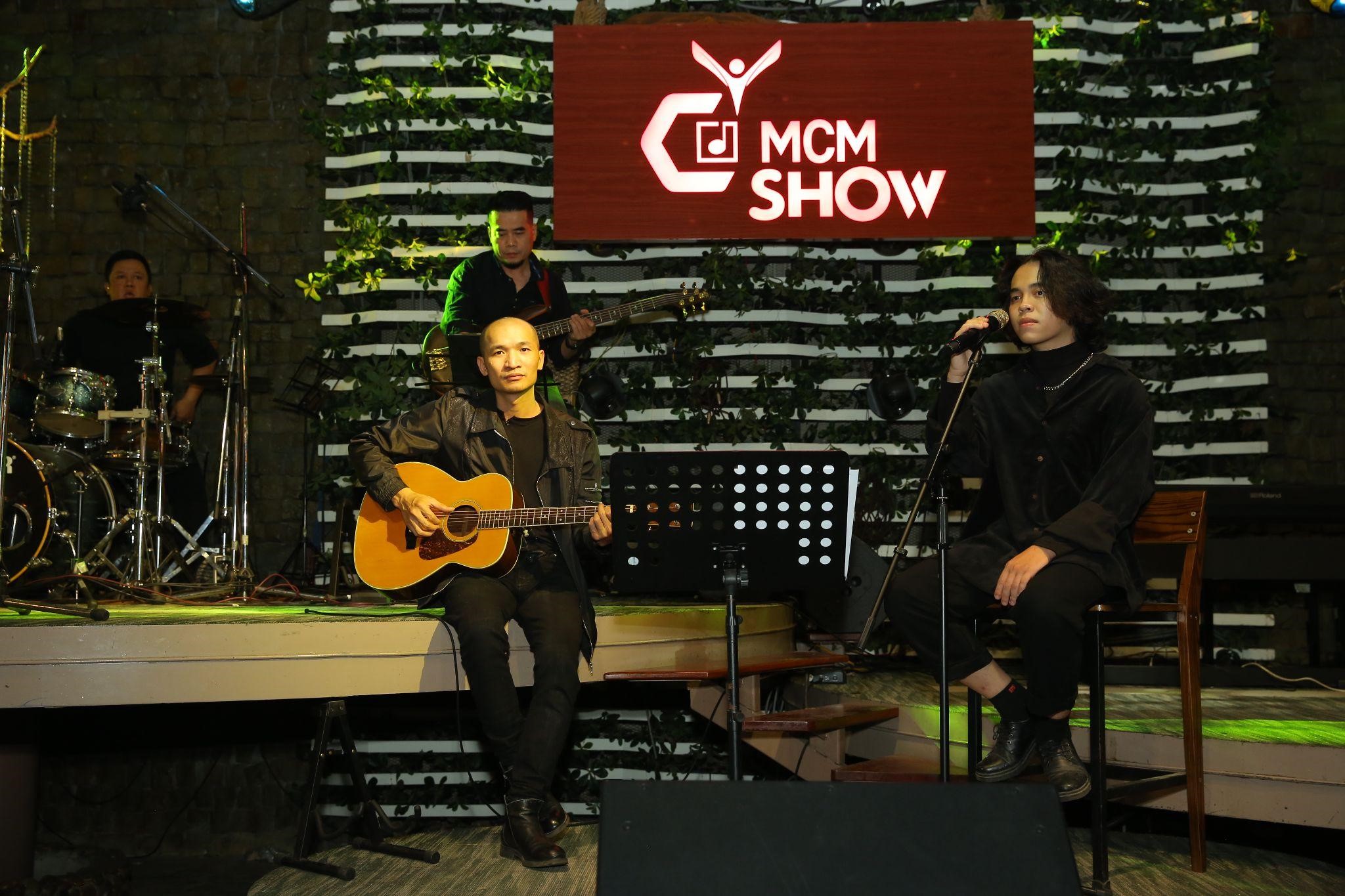 G2M “chào sân” MCM Show bằng những ca khúc lần đầu ra mắt công chúng. 