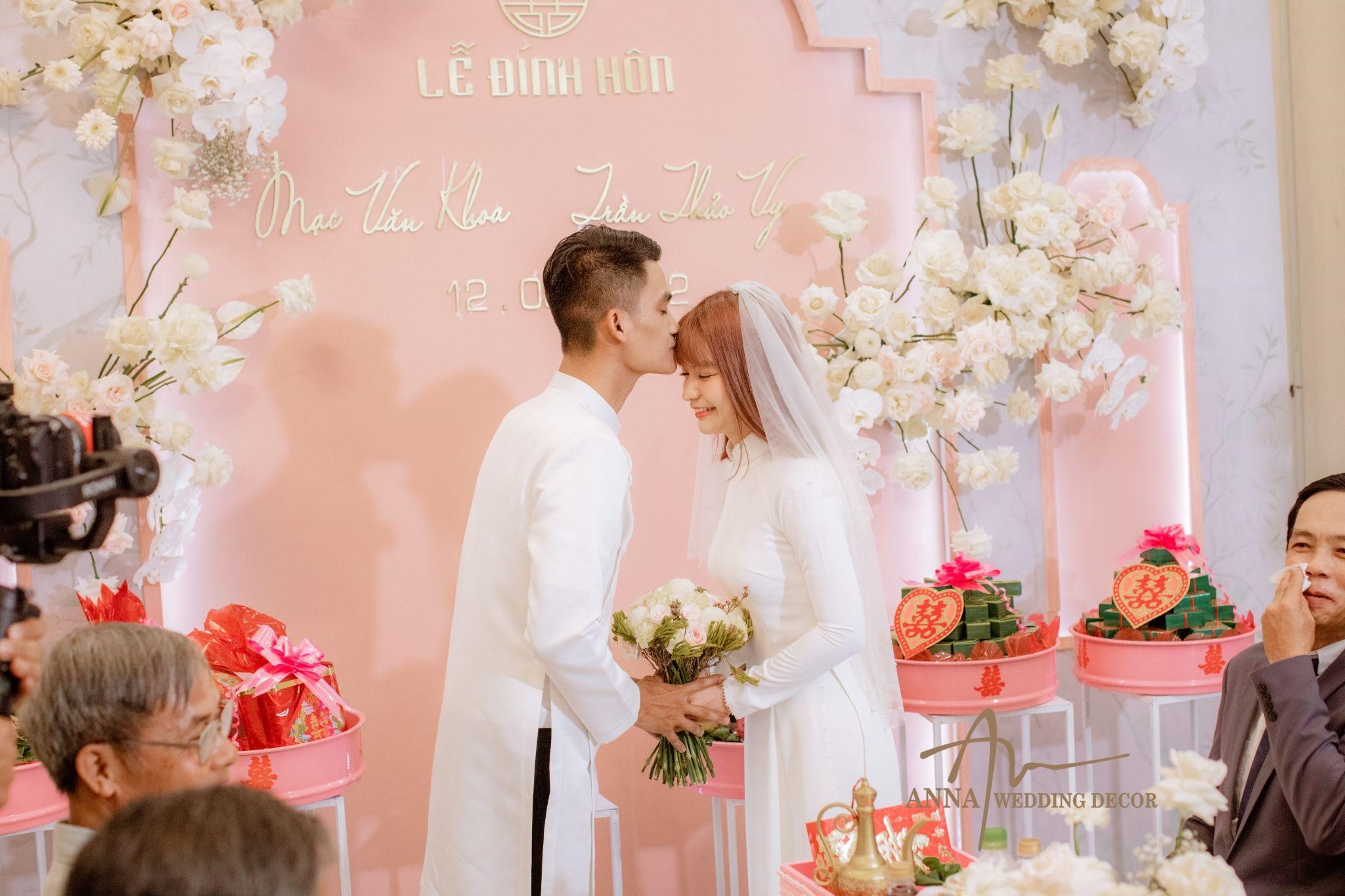 Hé lộ đám cưới khủng của Mạc Văn Khoa: Decor tiệc hơn 3 tấn hoa tươi