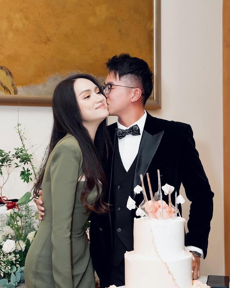 Loạt ảnh ngọt ngào của cặp đôi trong dịp sinh nhật của Hương Giang ngày 29/12 vừa qua.