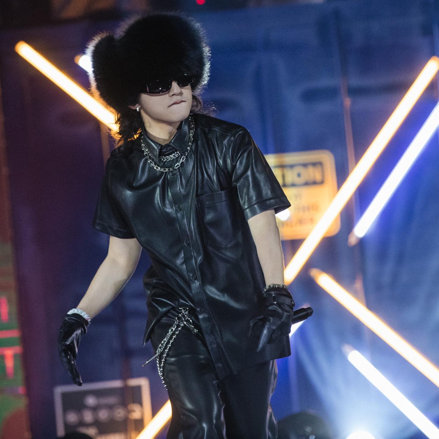 Đầu năm đã bị soi cosplay outfit của G-Dragon, Sơn Tùng M-TP tung loạt ảnh biểu diễn cực cháy và nhắn nhủ điều này Đầu năm đã bị soi 'cosplay' outfit của G-Dragon, Sơn Tùng M-TP tung loạt ảnh biểu diễn cực 'cháy' và nhắn nhủ điều này - ảnh 5