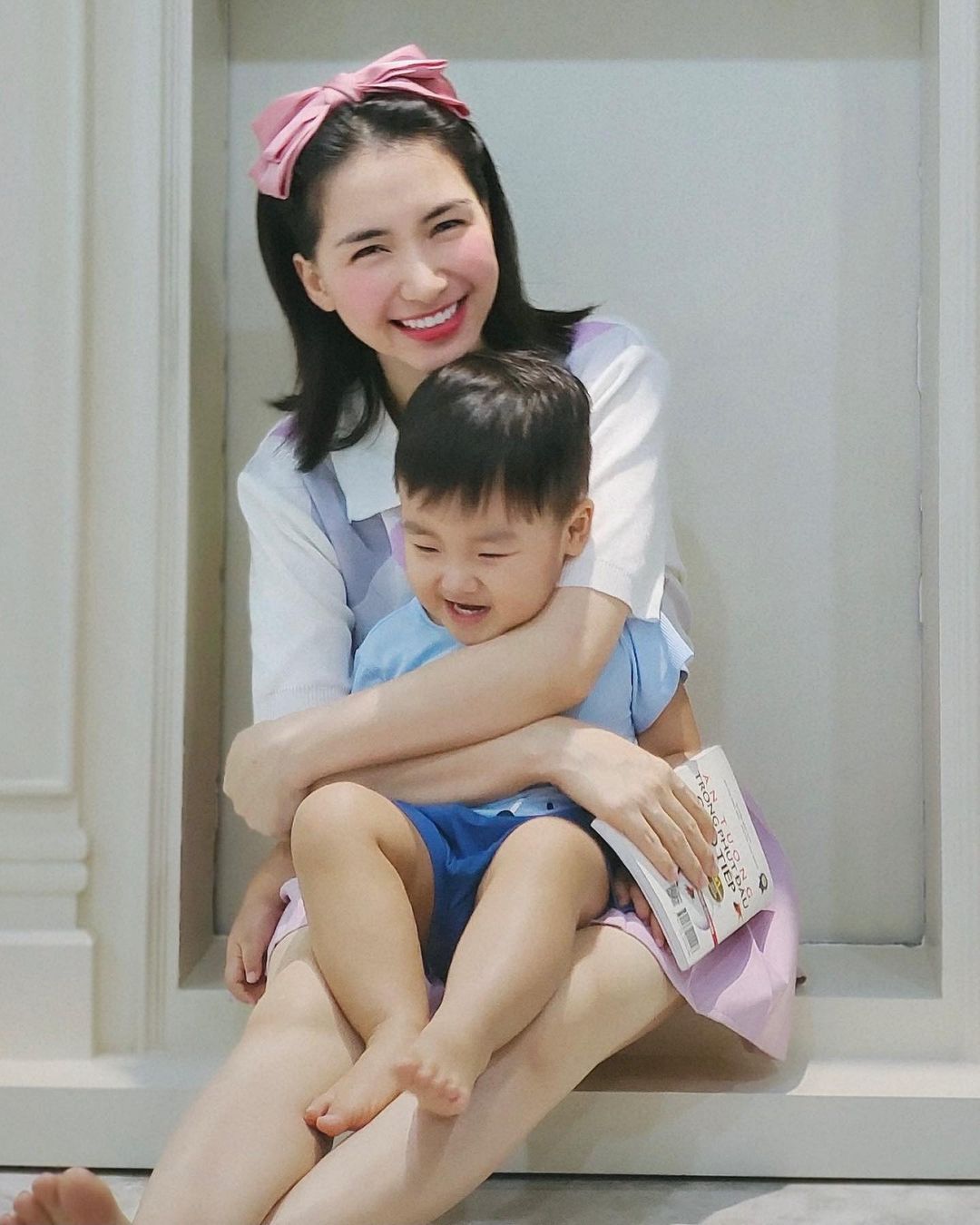 Hòa Minzy nổi tiếng với cách dạy con khéo léo.