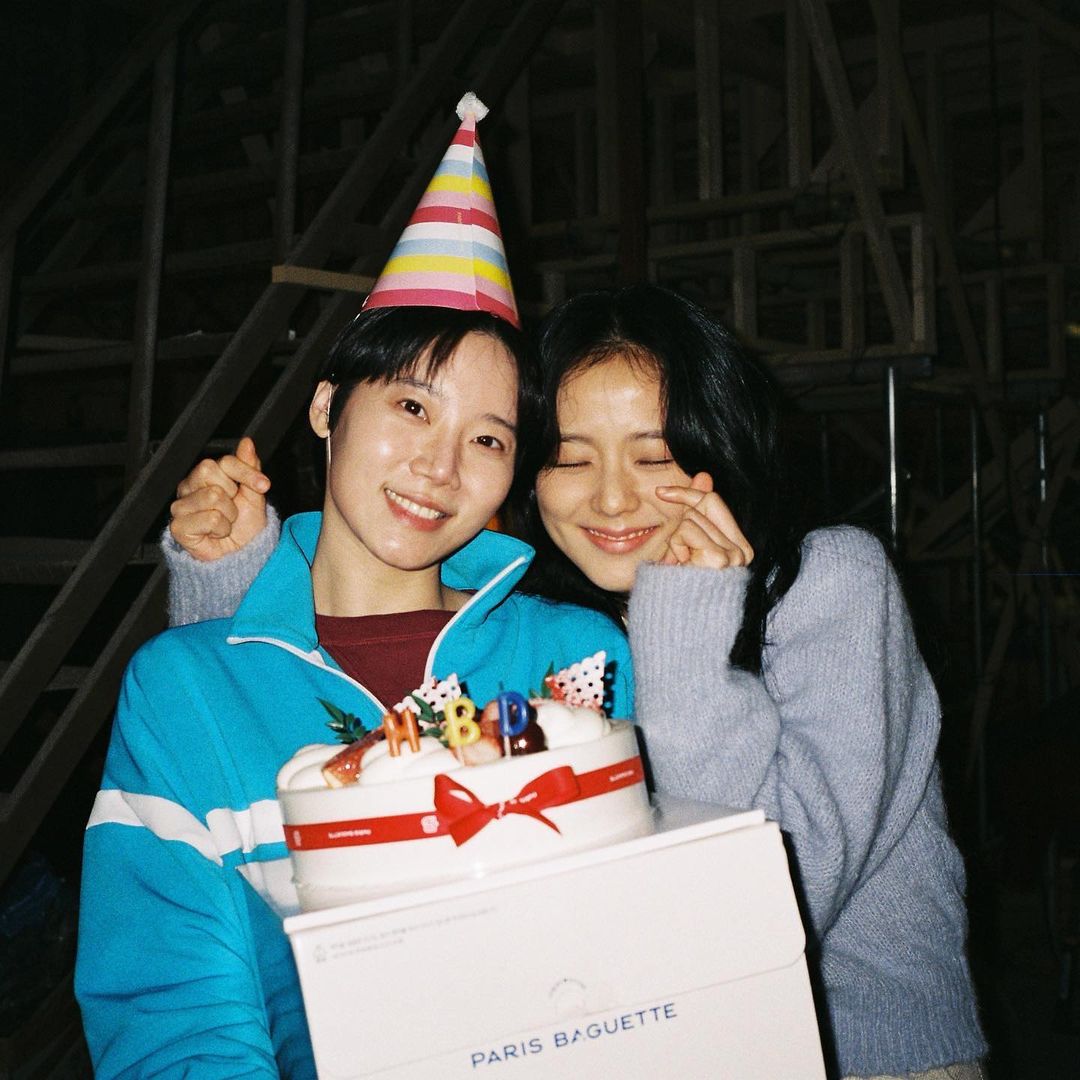 Kim Mi Soo đã có một sinh nhật ấm áp bên đoàn phim 'Snowdrop'.
