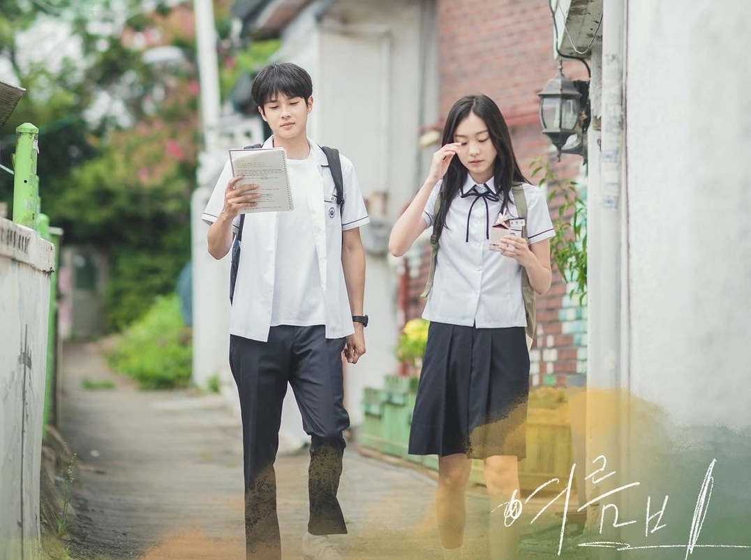 'Bội thực' cảnh hôn của Choi Woo Sik - Kim Da Mi trong tập mới 'Our Beloved Summer', liệu có 'bẻ lái' nữa không? - ảnh 4