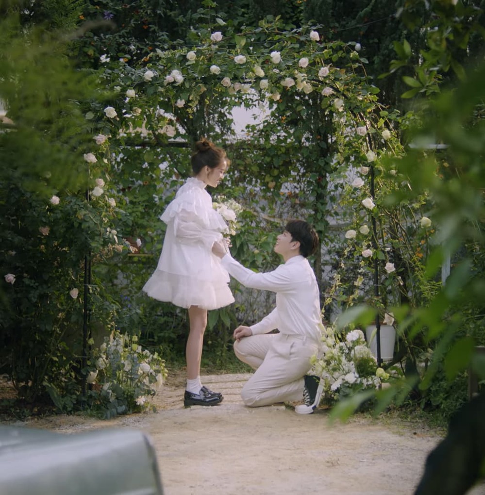 JayKii đã cầu hôn Mai Anh ngay trên phim trường khi quay MV '3 giờ sáng'.