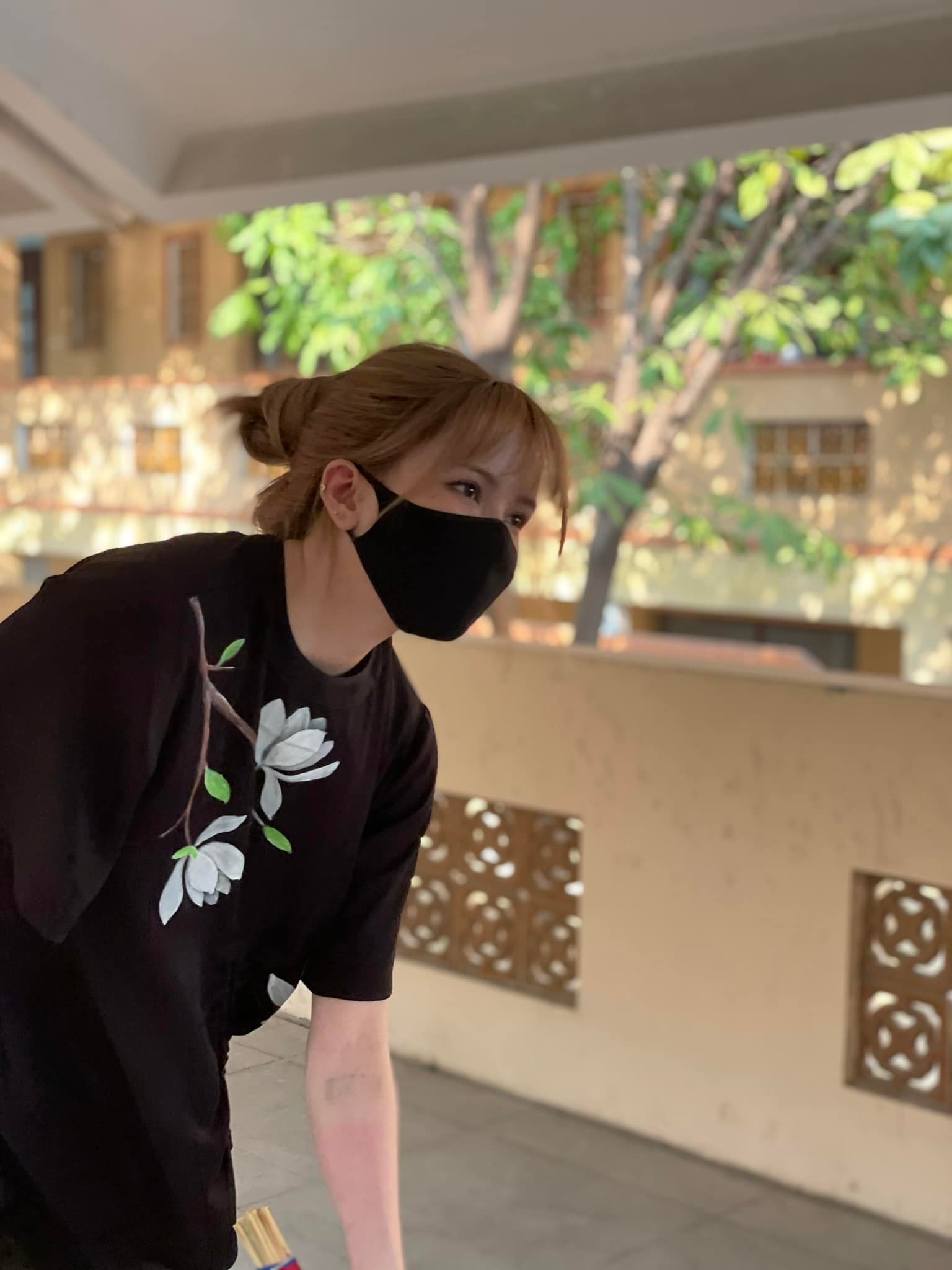 Thiều Bảo Trâm đỡ đầu cho trẻ mồ côi, được khen ngợi vì làm từ thiện âm thầm Thiều Bảo Trâm gần đây thường làm công quả, hướng đến lối sống giản dị, tích cực.