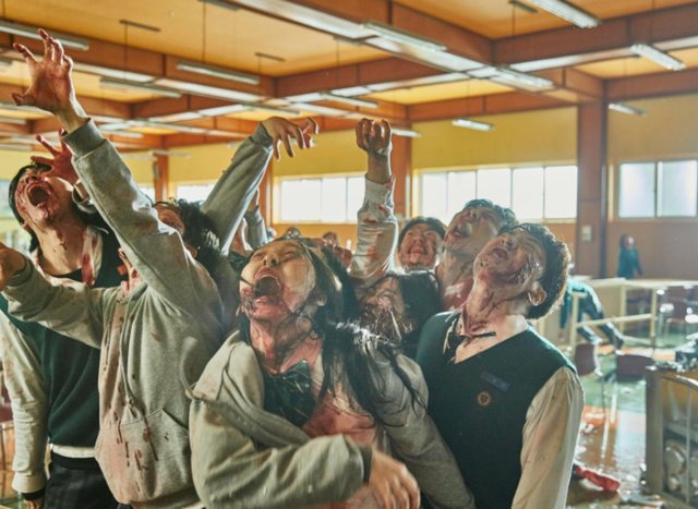 Review Ngôi trường xác sống: Zombie đáng sợ chuẩn 18+, ngôn tình thanh xuân bùng nổ, xứng đáng 100% cà chua tươi