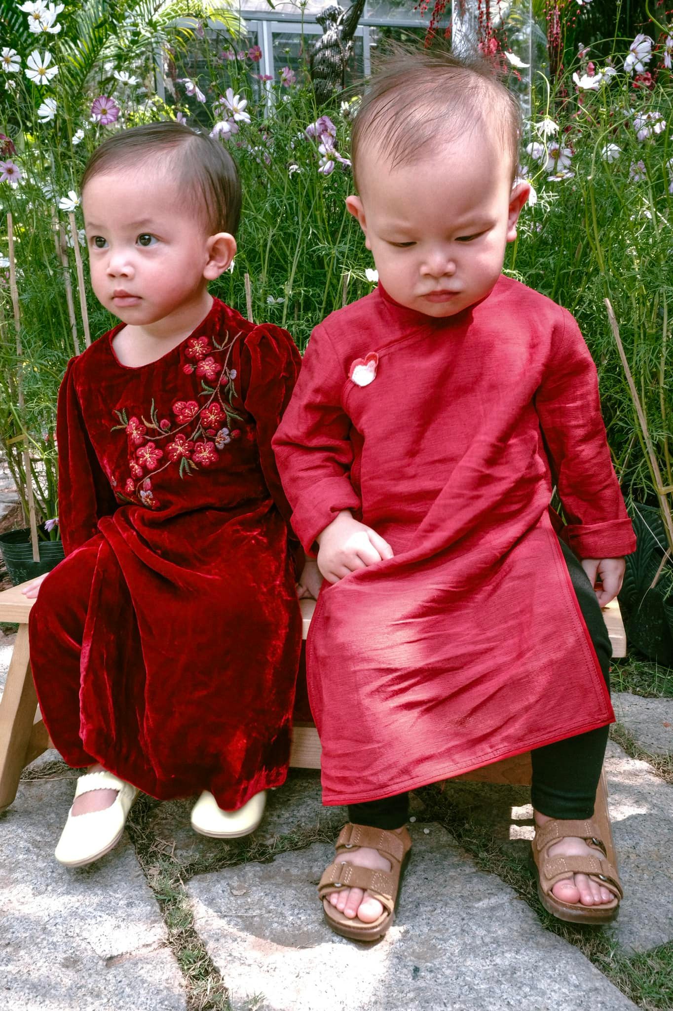 Hài hước hình ảnh địa chủ của nhóc tỳ Leon nhà Hồ Ngọc Hà Hài hước hình ảnh địa chủ của nhóc tỳ Leon nhà Hồ Ngọc Hà