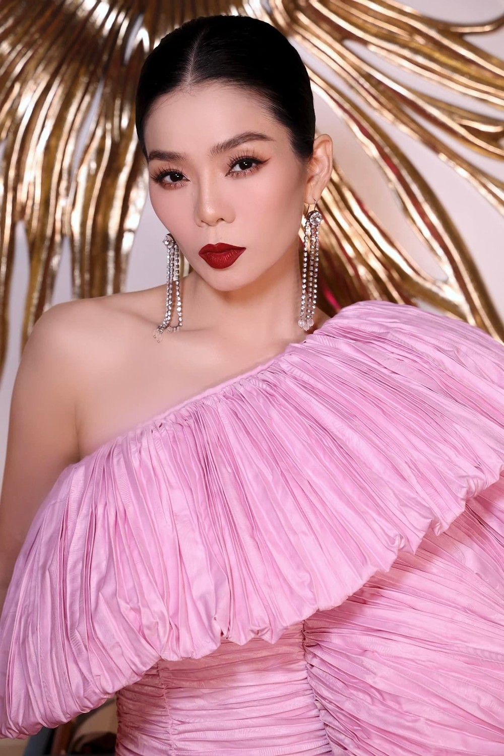 Chiếc váy hồng hot nhất hiện nay: Hội mỹ nhân Việt, Hàn lẫn Thái tranh nhau diện, Baifern - Bích Phương vẫn đỉnh nhất