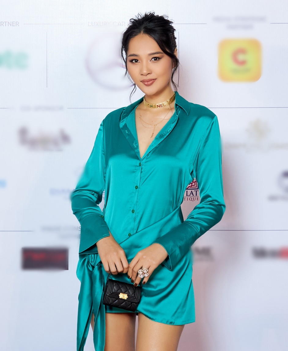 Thảm đỏ họp báo Miss Universe Việt Nam 2022: Hoàng Thùy diện váy ôm body bốc lửa, HHen Niê phá cách độc lạ