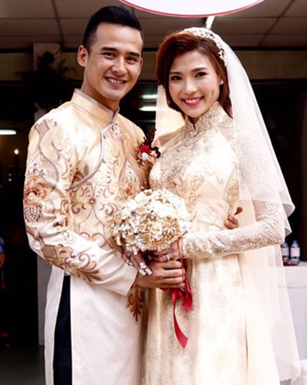 Những chiếc áo dài cưới gây choáng của Vbiz: Vợ Hà Đức Chinh diện áo giá 120 triệu, của Lan Khuê được thêu vàng 18k