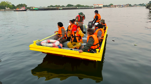 Vẫn chưa tìm thấy tung tích nữ diễn viên Chiếc lá cuốn bay bị rơi xuống sông, Baifern và dàn diễn viên cùng cầu nguyện Vẫn chưa tìm thấy tung tích nữ diễn viên Chiếc lá cuốn bay bị rơi xuống sông, Baifern và dàn diễn viên cùng cầu nguyện