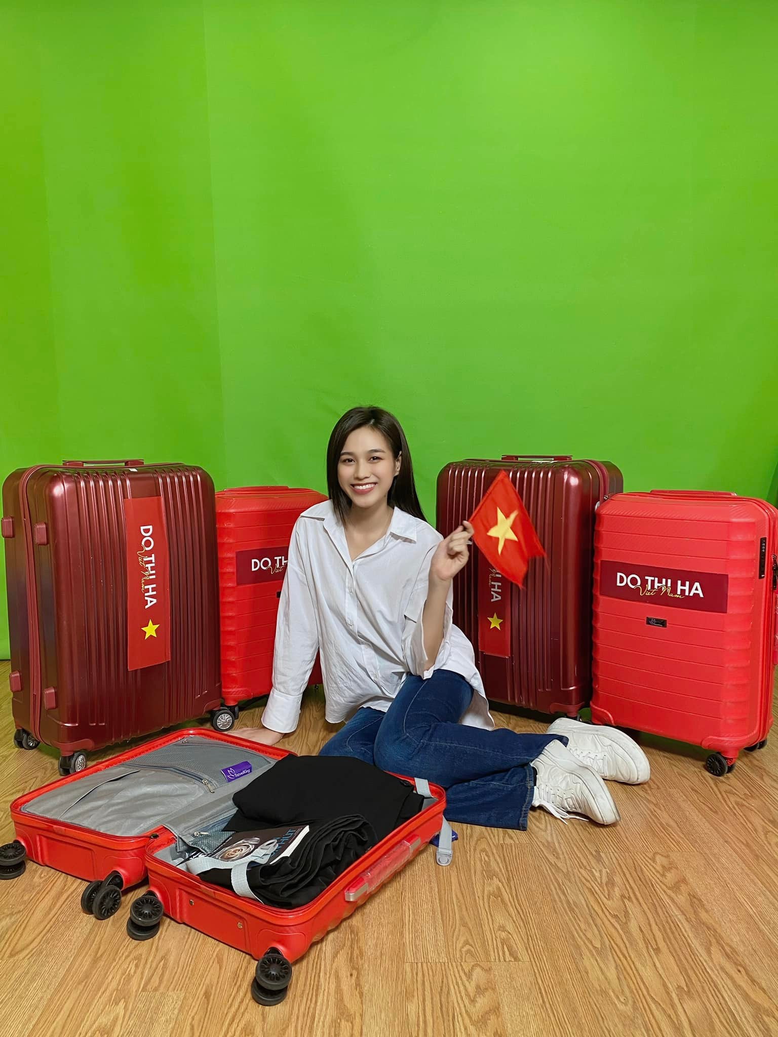 Đỗ Thị Hà mang dàn vali khủng lên đường trở lại chinh chiến tại Miss World, lần này liệu có làm nên chuyện? Đỗ Thị Hà mang dàn vali 'khủng' lên đường trở lại chinh chiến tại Miss World, lần này liệu có làm nên chuyện? - ảnh 2