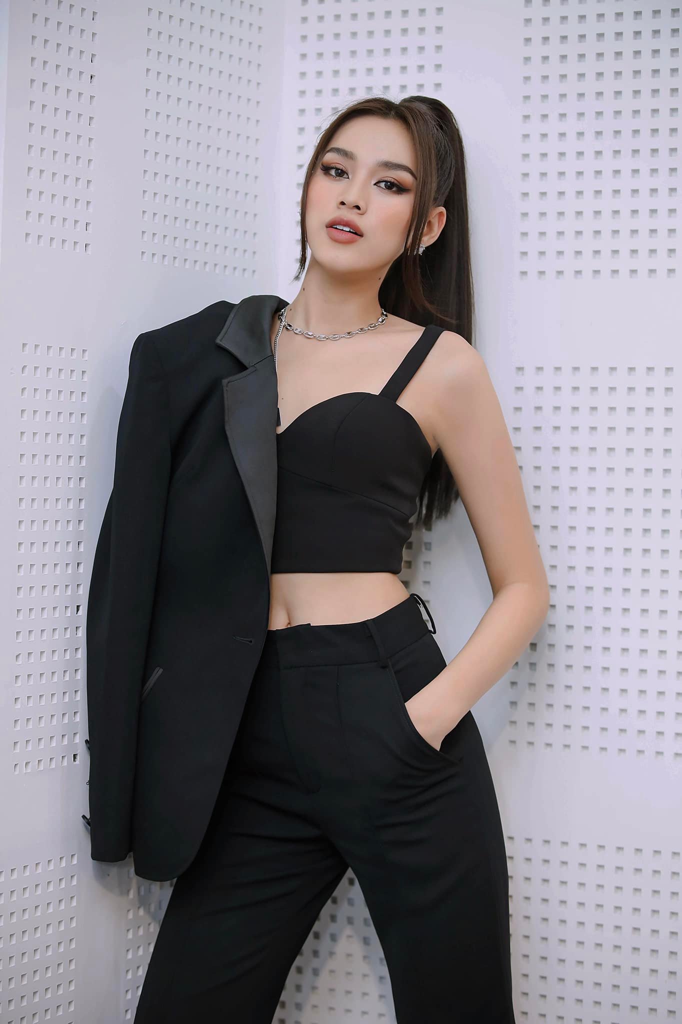 Đỗ Thị Hà mang dàn vali khủng lên đường trở lại chinh chiến tại Miss World, lần này liệu có làm nên chuyện? Đỗ Thị Hà mang dàn vali 'khủng' lên đường trở lại chinh chiến tại Miss World, lần này liệu có làm nên chuyện? - ảnh 6