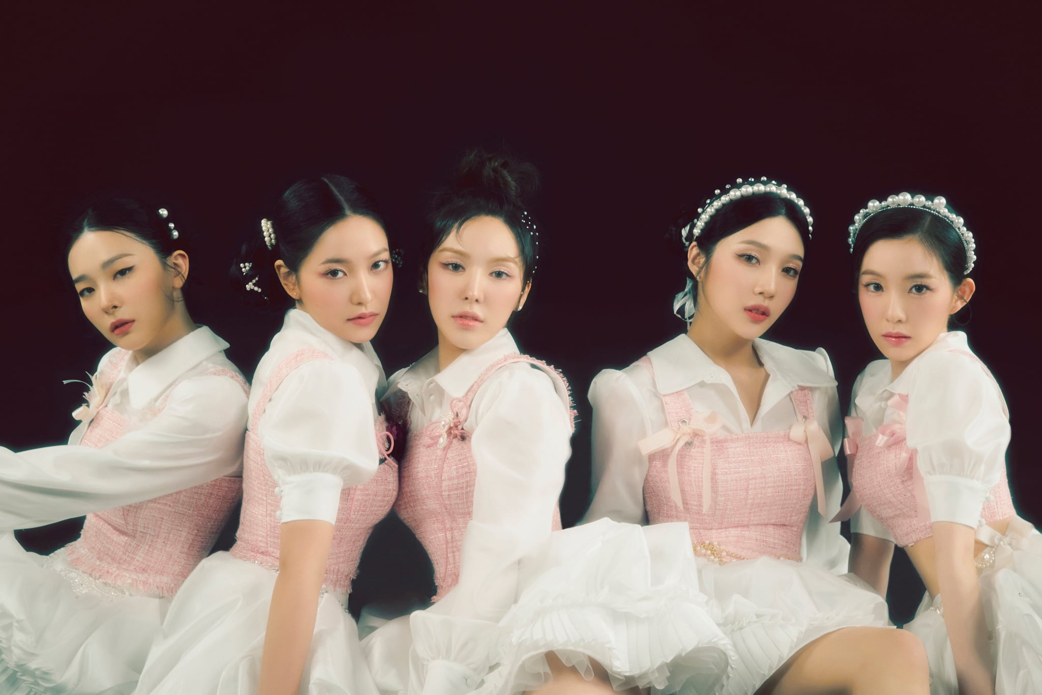 Red Velvet xác nhận có 3/5 thành viên dương tính với Covid-19, hoãn lịch comeback ngay trước giờ G