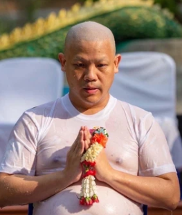Được mẹ ruột của Tangmo Nida tha thứ, 2 kẻ tình nghi trên thuyền xuống tóc đi tu Được mẹ ruột của Tangmo Nida tha thứ, 2 kẻ tình nghi trên thuyền xuống tóc đi tu - ảnh 2