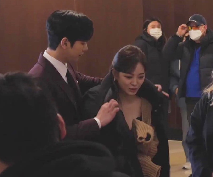 Hé lộ hậu trường của cặp đôi 'Hẹn hò chốn công sở': Ahn Hyo Seop chăm chút cho Kim Se Jeong cực 'ngọt' - ảnh 3