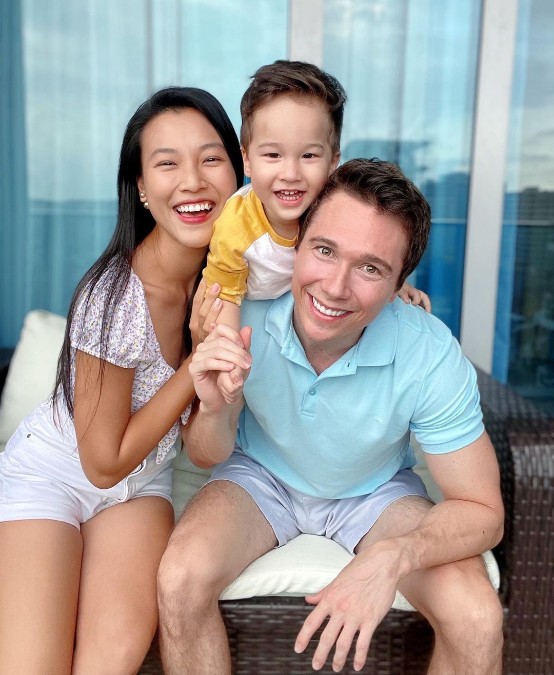 Liên tục vướng tin đồn rạn nứt, MC Hoàng Oanh cuối cùng đã khoe ảnh bên chồng Tây chứng minh vẫn mặn nồng Liên tục vướng tin đồn rạn nứt, MC Hoàng Oanh cuối cùng đã khoe ảnh bên chồng Tây chứng minh vẫn mặn nồng - ảnh 2