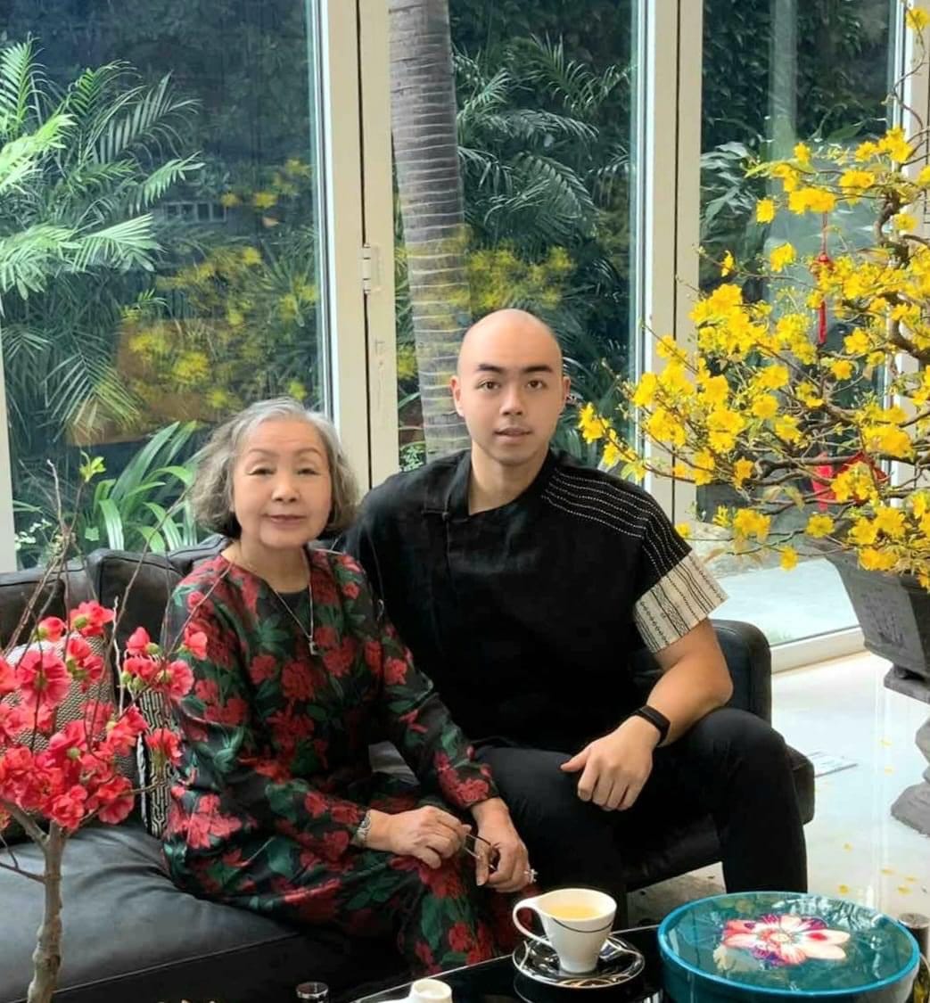 Bà nội của thiếu gia Hoàng Việt đã phủ nhận tin hẹn hò của Chi Pu và cháu trai.