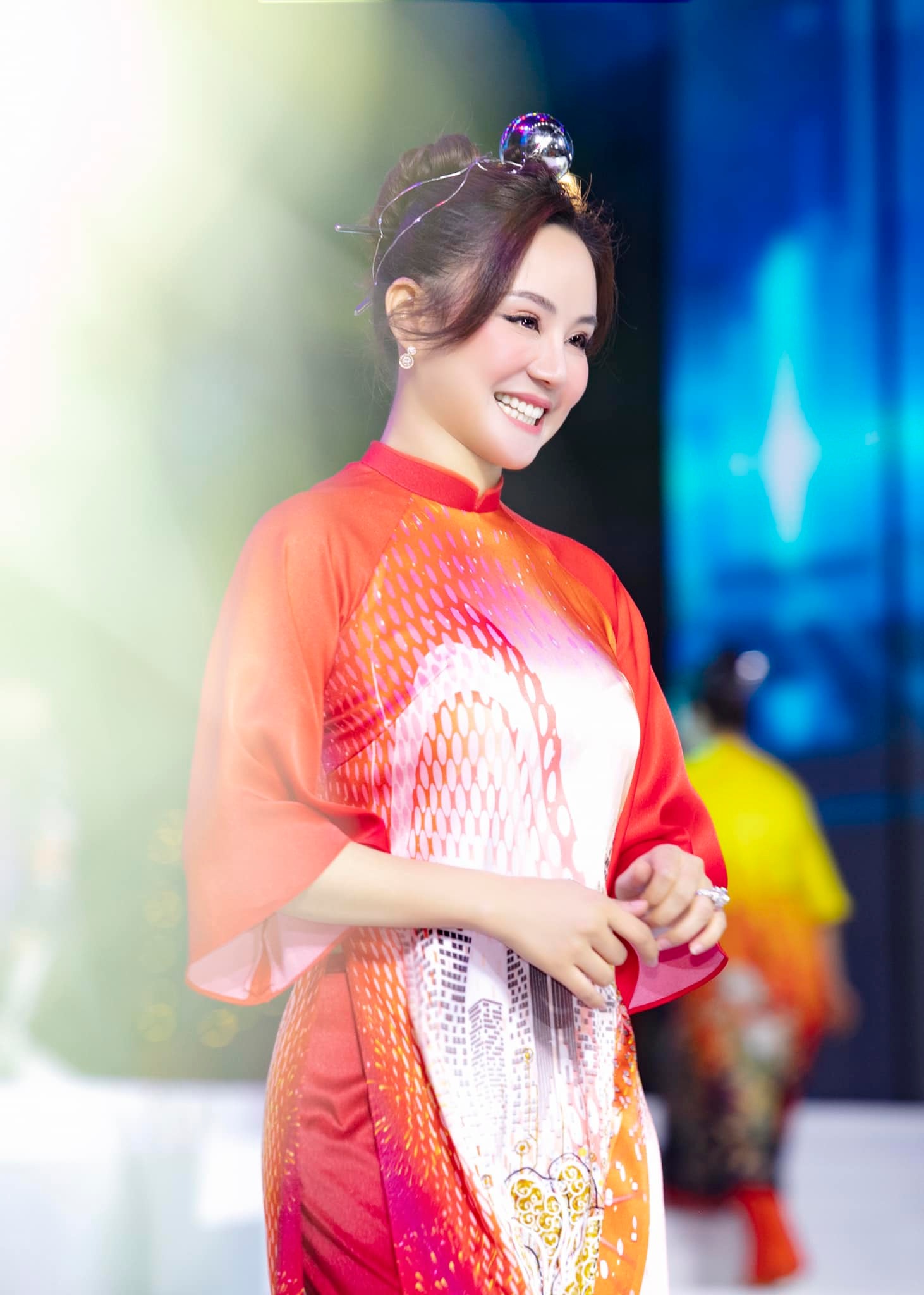 Vy Oanh: Cô Hằng của các cháu đi tù là để giải quyết đơn tố cáo của chị Vy Oanh nhé Vy Oanh: 'Cô Hằng của các cháu đi tù là để giải quyết đơn tố cáo của chị Vy Oanh nhé' - ảnh 1